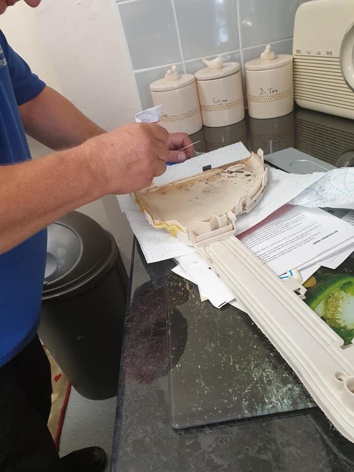 Hotpoint leaking problem Oldbrook Washing Machine Repairs